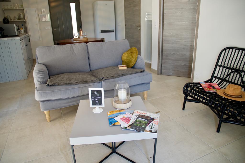 Les Lodges Du Pic Le Triadou 外观 照片