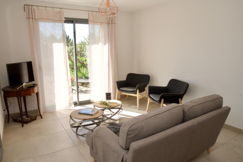 Les Lodges Du Pic Le Triadou 外观 照片